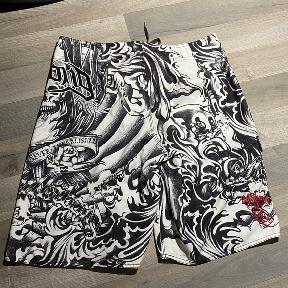 Rare Billabong Skull Design Board Shorts. - Picture 4 of 8